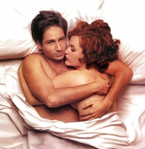 david_duchovny_gillian_anderson_bed